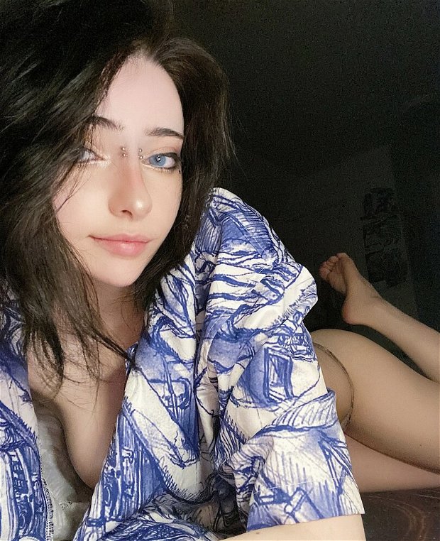 Main content: Alien beauty ?