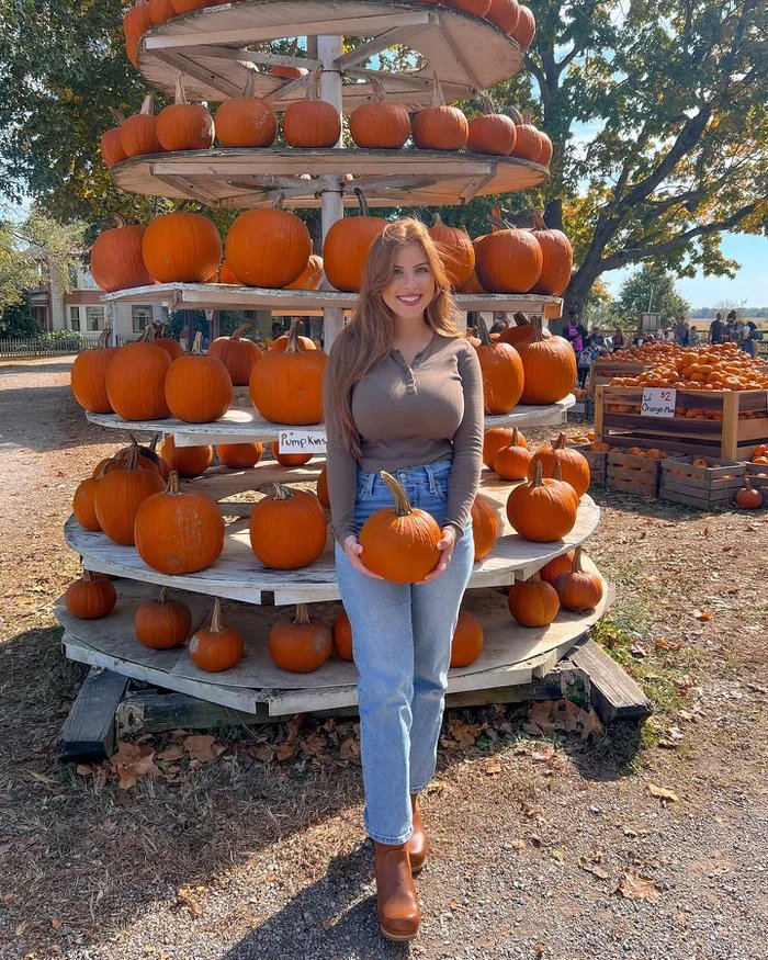 Main content: She has huge pumpkins